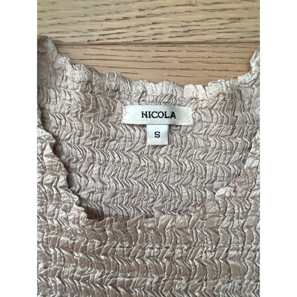 1990's crinkled pleated plisse beige cream polyester sleeveless crew neck top - Picture 6 of 8